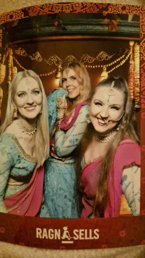 Bollywoodi staarid Eestis Külli Eva-Erle ja Krista (1)